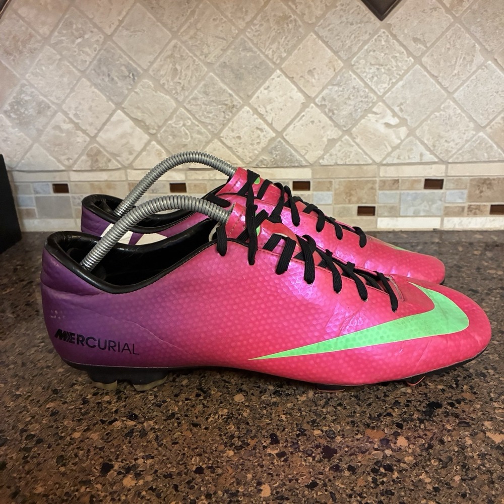 Nike Mercurial Victory IV FG Soccer Cleats Pink Purple Mens Sz 11.5 555613-635